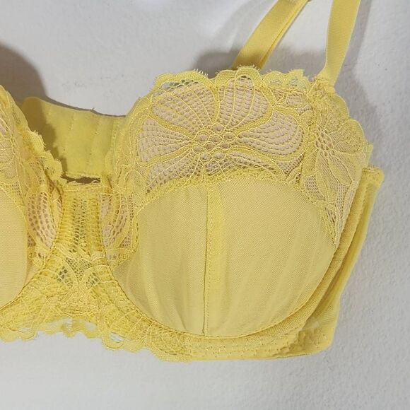 Frederick's of Hollywood Butter Yellow Balconette Bra Size 32D NWT Lingerie Show - Picture 2 of 14
